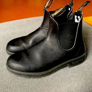 EUC Black Blundstones - AUS sz6 - worn about 10X